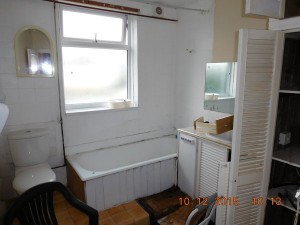 neglected bathroom - building surveyor epsom